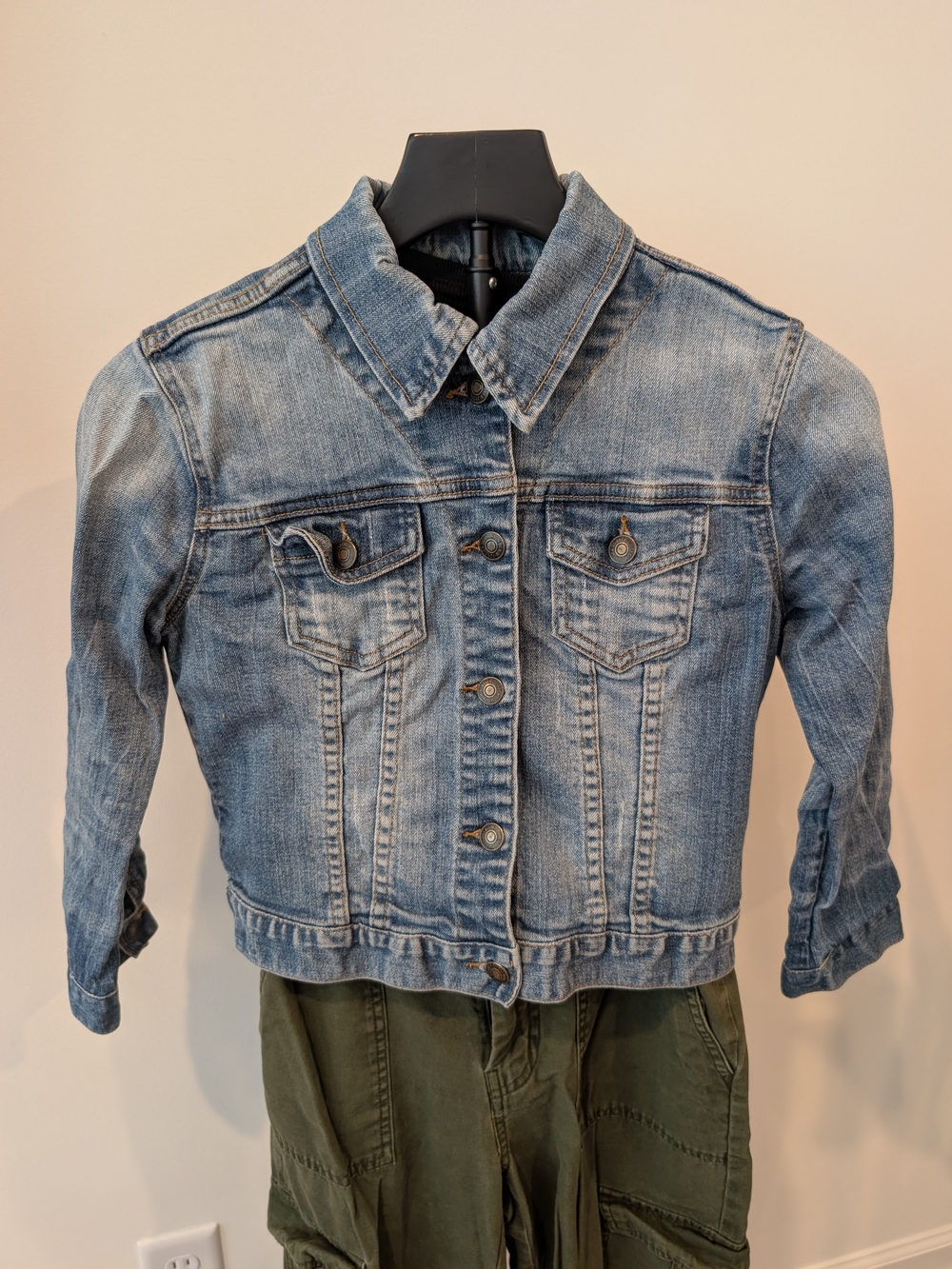 Forever 21 Women's Blue Denim Jacket Size S Button Front Pockets Long Sleeve
